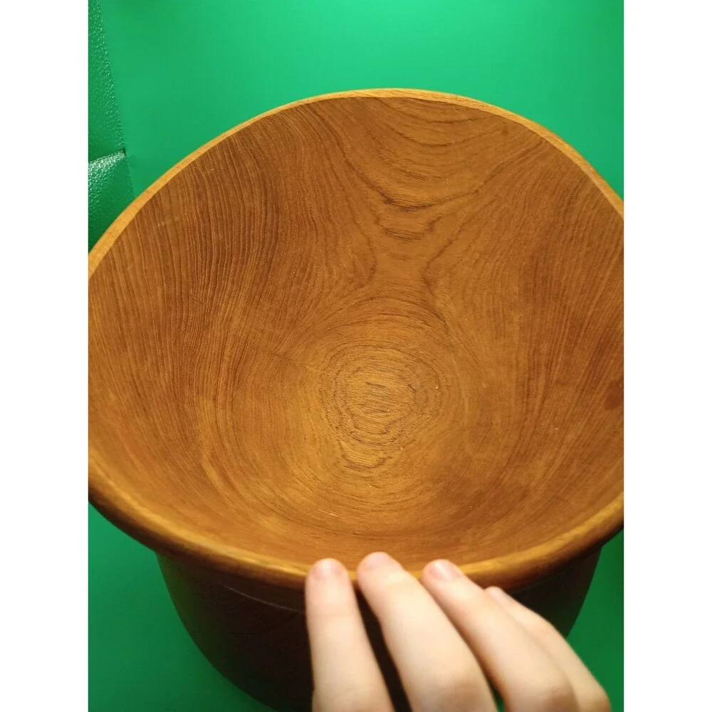 12 Bowls, 4 Salad Bowls, 2 Mixing Bowls, 1 Bigger Salad Mixing Bowl Wood Set